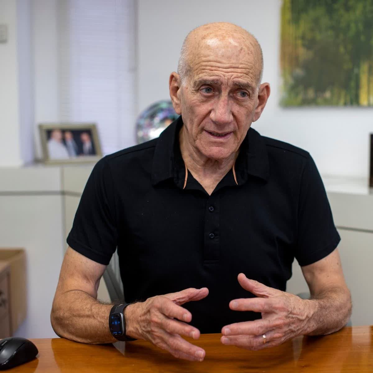 Olmert: Netanyahu, İsraillileri İran'dan korkutmak istiyor