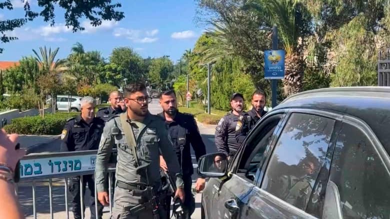 إطلاق قنبلتين ضوئيتين على مقر إقامة نتنياهو في قيساريا