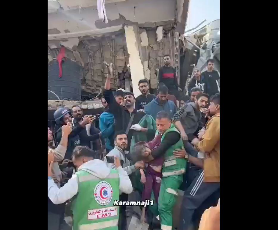 Video: Emergency crews pull a Palestinian girl and sole survivor of her family from under rubble in Gaza