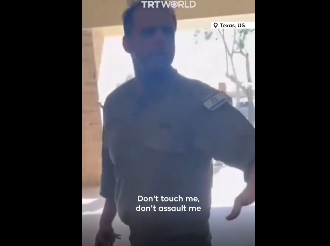 Video: A man in Israeli uniform harasses worshippers at a mosque in Texas, US