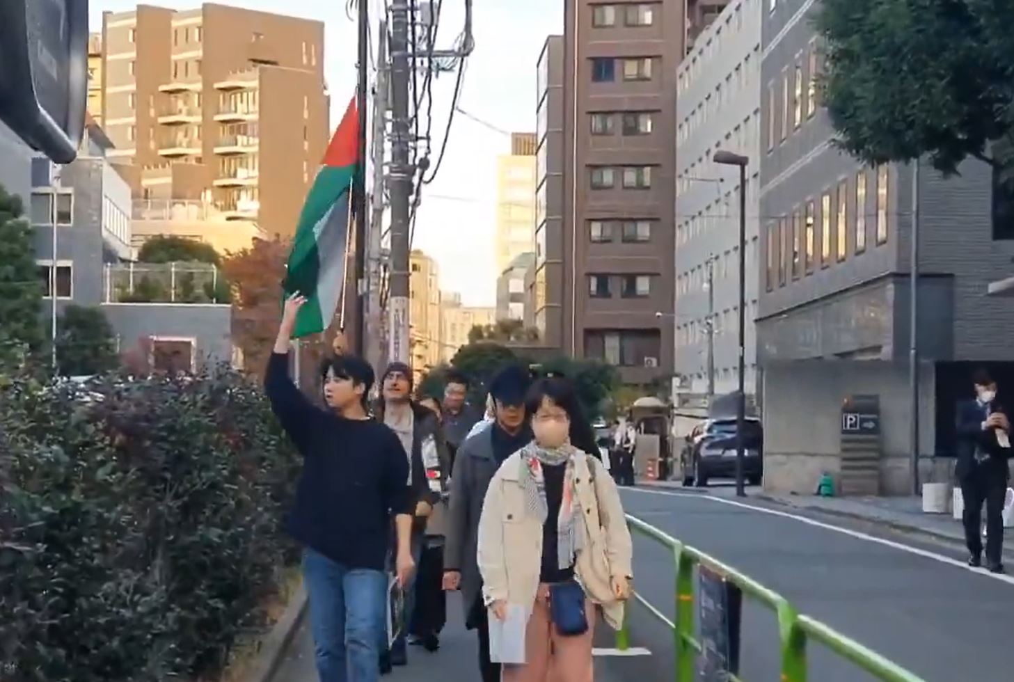 Videos: High school students gathered in front of Israeli embassy in Tokyo, Japan, protesting Israeli genocide in Gaza