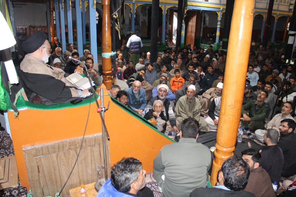 Kashmiri cleric: Hazrat Zahra embodiment of guidance, mercy and greatness