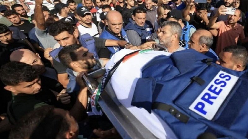 Bombardamento di un canale televisivo per bambini insieme a 1.600 attacchi contro giornalisti da parte del regime israeliano