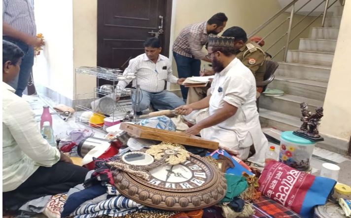  मुस्लिम विधायक के घर की कुर्की; पुलिस ने गाड़ी से सुई तक सब समेटा