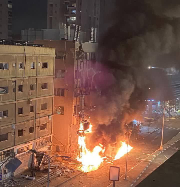 Mga Lebanese Hezbollah missiles ay bumagsak sa kabisera ng rehimeng Zionista / Ben Gurion airport sa Tel Aviv ay sarado + Larawan at Video