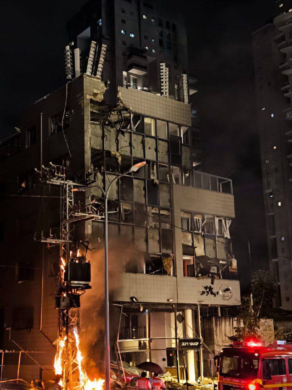 +5 Videos / Photos: Hezbollah heavily missile attacks on occupied Tel Aviv last night