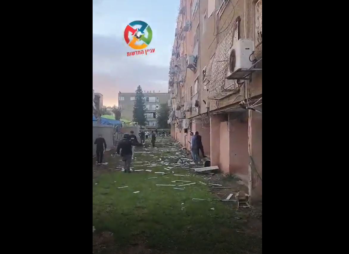 +4 Videos: Rockets from Lebanon hit positions in occupied Akka, northern occupied Palestine