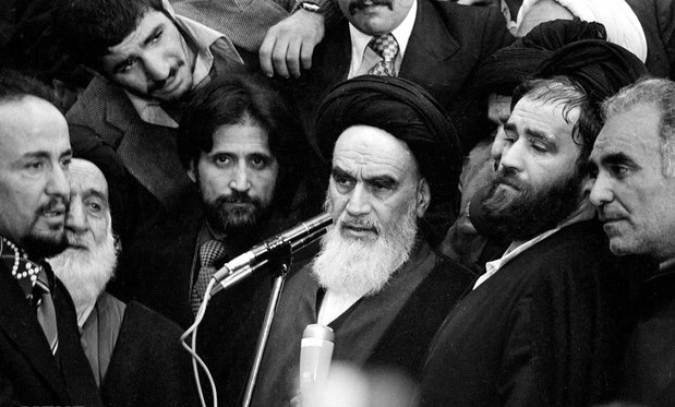 فیدیو | الإمام الخميني (رضوان الله عليه) صفع أمريكا قبل 40 عاما