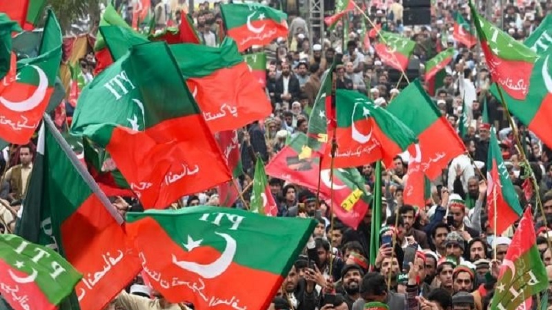 PTI ဆန္ဒပြမှုမျာကြောင့် အစ္စလာမာမ် ဘတ်သို့ သွားသောလမ်းများပိတ်၊ ကားလမ်းများပိတ်၊ စာမေးပွဲ များရွှေ့ဆိုင်း၊ ဆေးရုံများသတိပေးချက်မြင့်မား 