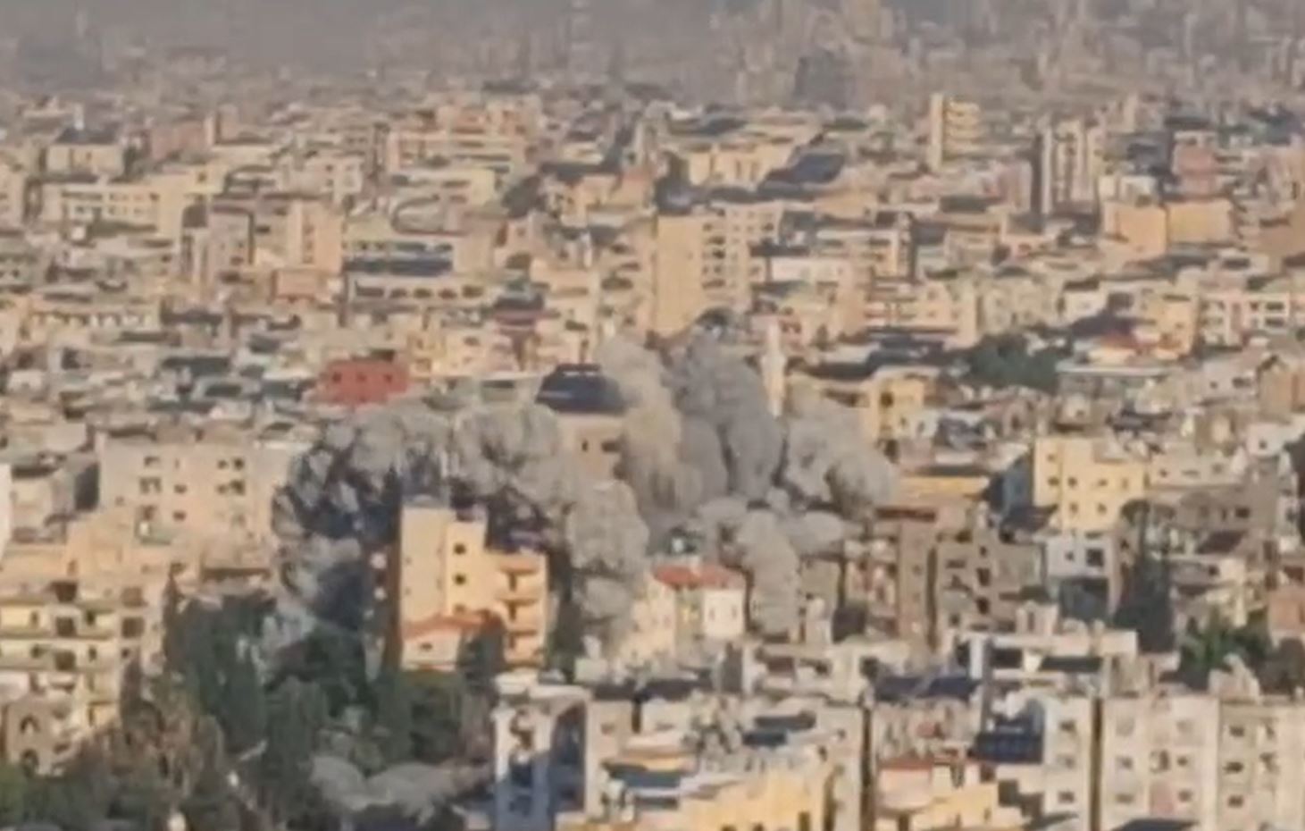 Video: Moment Israeli occupation aircraft target a building in Choueifat Al-Amrousieh, southern Beirut, Lebanon