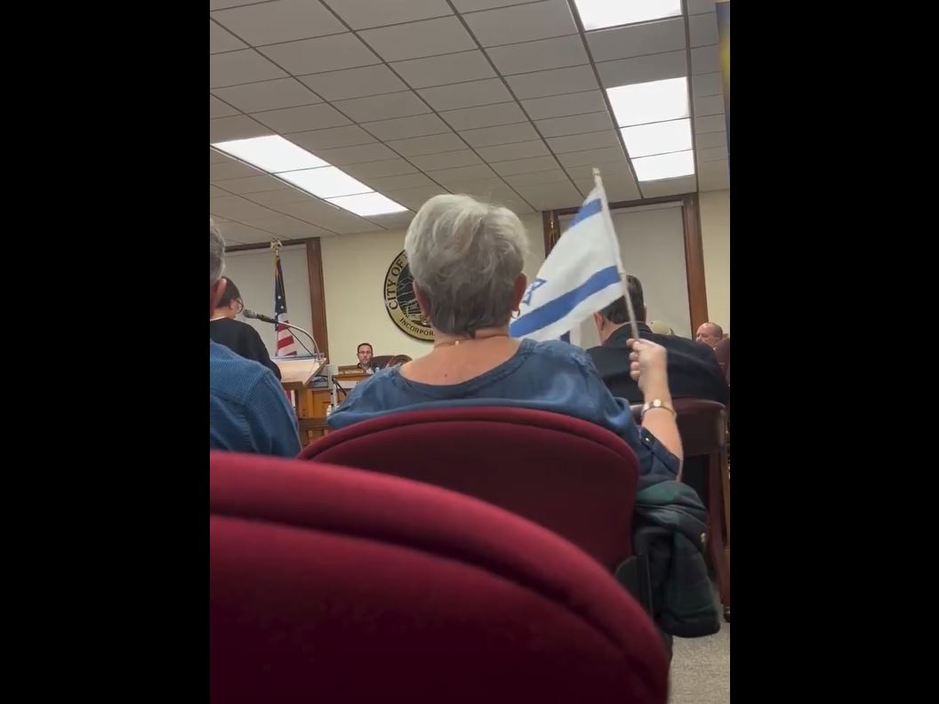 Video: A genocide supporter wavng Israeli flag while a 13-year-old Palestinian child speaks in NY
