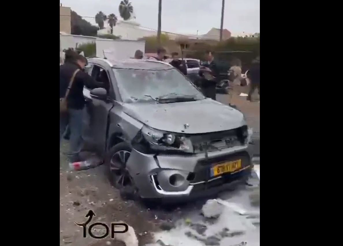 Scenes from inside settlement of "Petah Tikva" east of "Tel Aviv" after hit of Hezbollah missiles