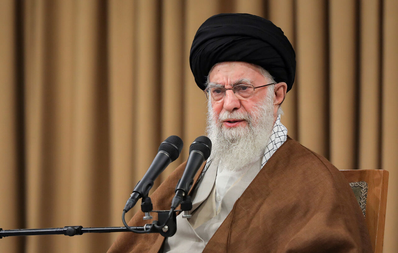 Imam Khamenei: All leaders of Zionist terrorist gang must be prosecuted