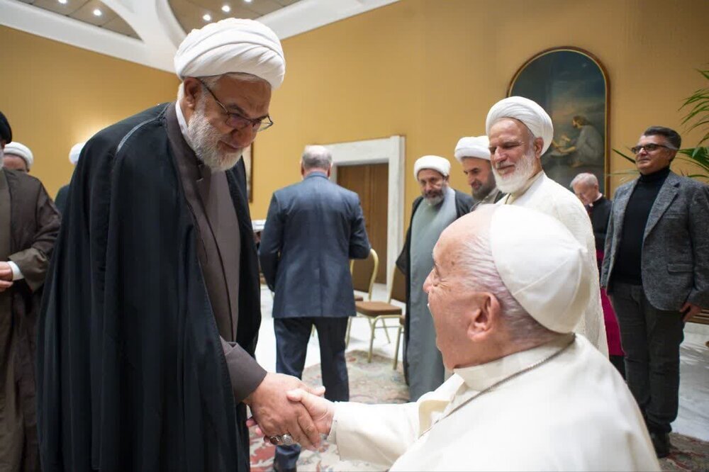 Iranian senior clerics meet with Pope Francis