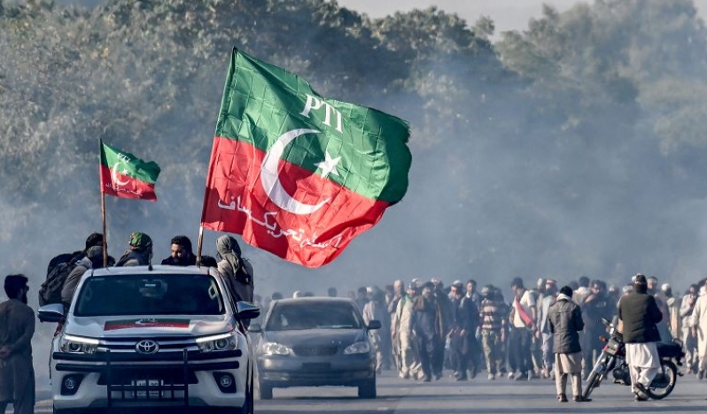  Pakistan'da İmran Han protestolarında kan döküldü: 100'den fazla yaralı 
