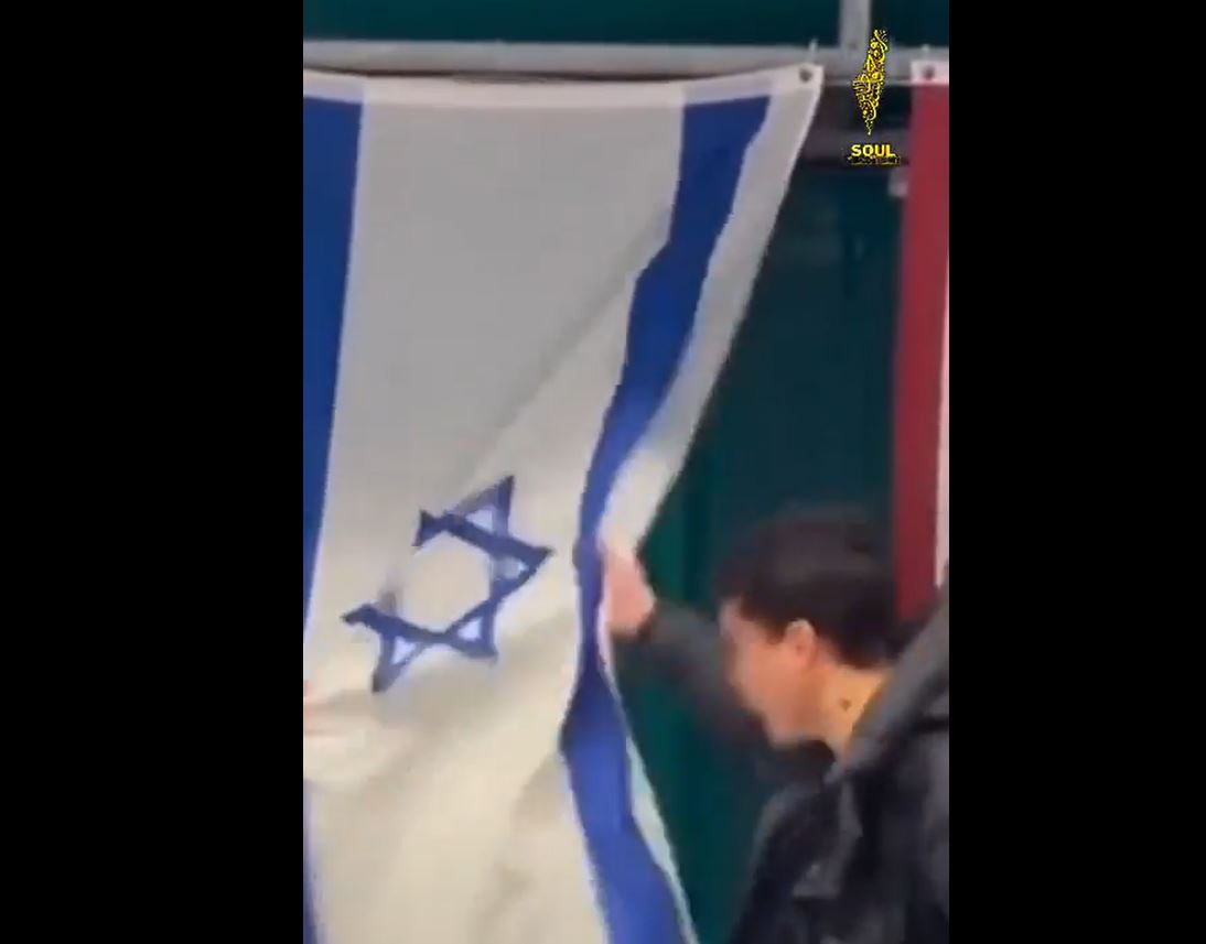 Video: Pro-Palestine youth tore down an Israeli flag while chanting Free Palestine in Italy
