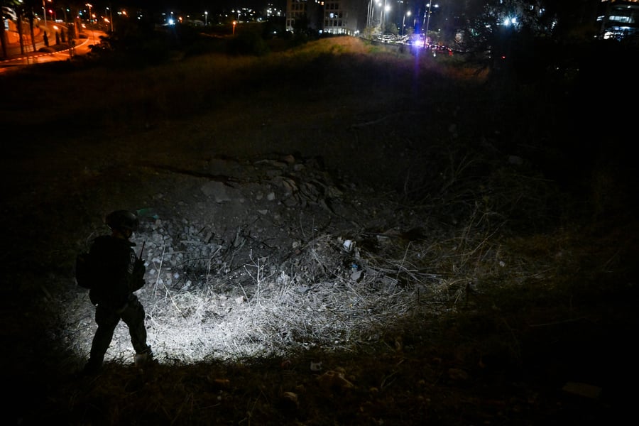 Hezbollah missiles plunge Zionist settlement into darkness