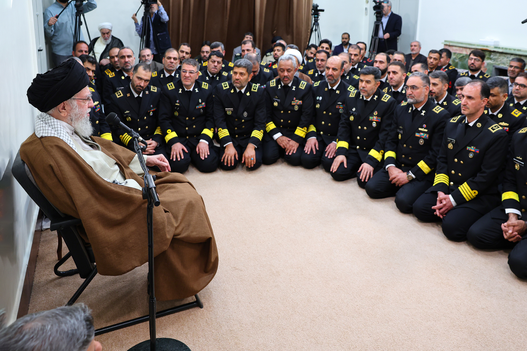 Imam Khamenei receives Iran Navy Force commanders