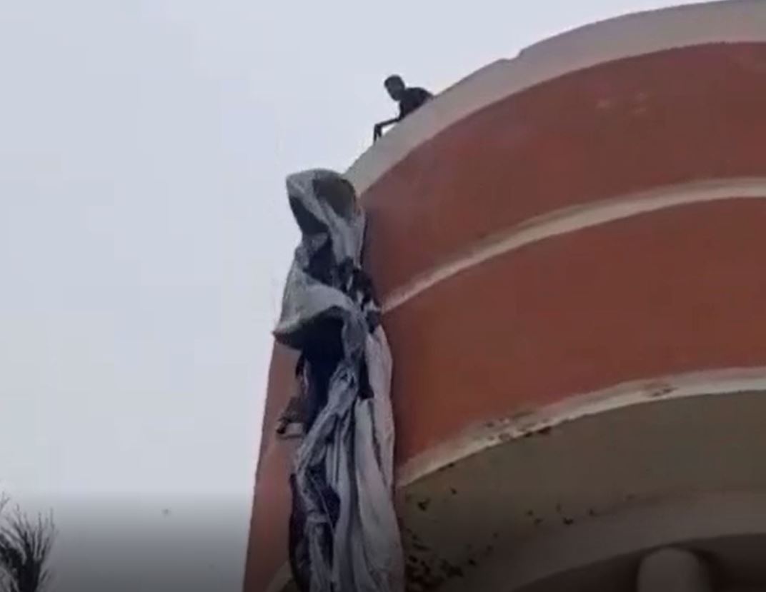 Video: After the ceasefire, Lebanese people remove dirty flags of Zionist regime 