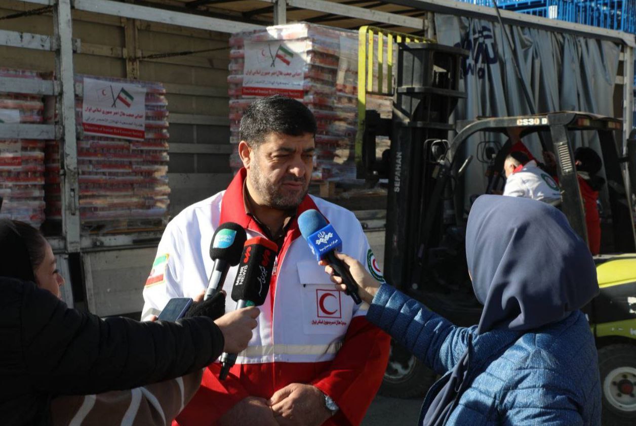 رئیس جمعیت هلال‌احمر: تا پایداری شرایط زندگی جنگ‌زدگان در کنار مردم لبنان می‌مانیم 