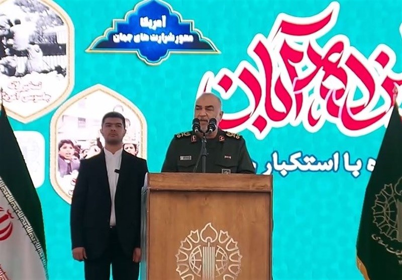 سرلشکر سلامی: تا فتح قله‌های بزرگ پیش می‌رویم و خداوند با ماست