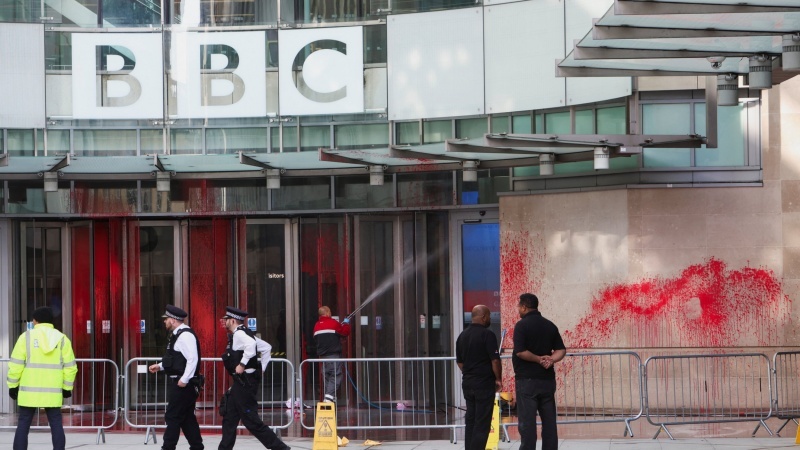  BBC personnel protesting channel's partiality: Why don't you mention Israel's name clearly?