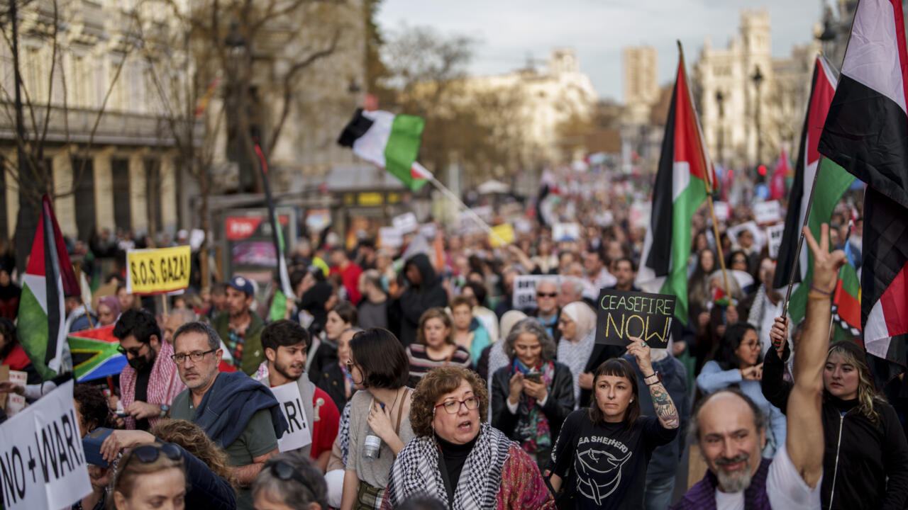 فیديو | مظاهرة احتجاجية حاشدة في العاصمة الإسبانية مدريد تضامنًا مع أهالي غزة