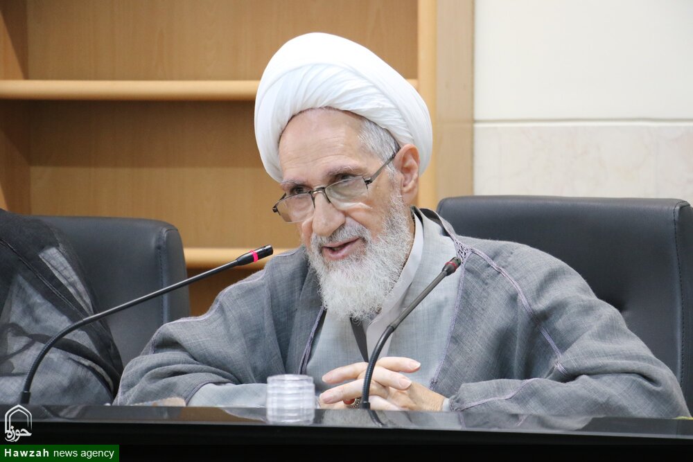 Photos: Officials of Int'l Mirza Naeini Conference meet with senior cleric in Qom