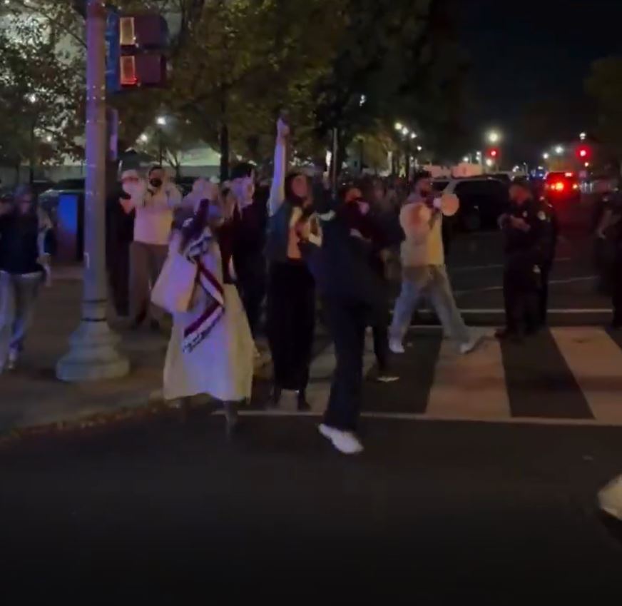 Video: Hundreds of students held a rally in Washington DC demanding an arms embargo on Israel
