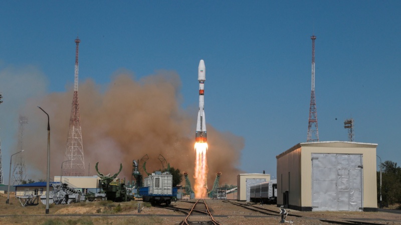 Иран Ислам Республикасы “Көвсәр” вә “Һуд-һуд” пејкләрини орбитә јерләшдирди / Видео