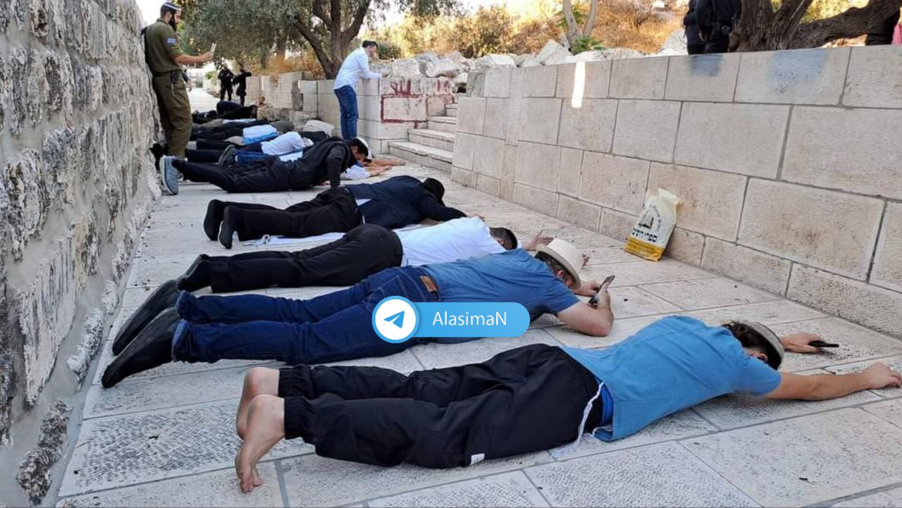 Israel uses epic prostration as a tool to Judaize Al-Aqsa Mosque
