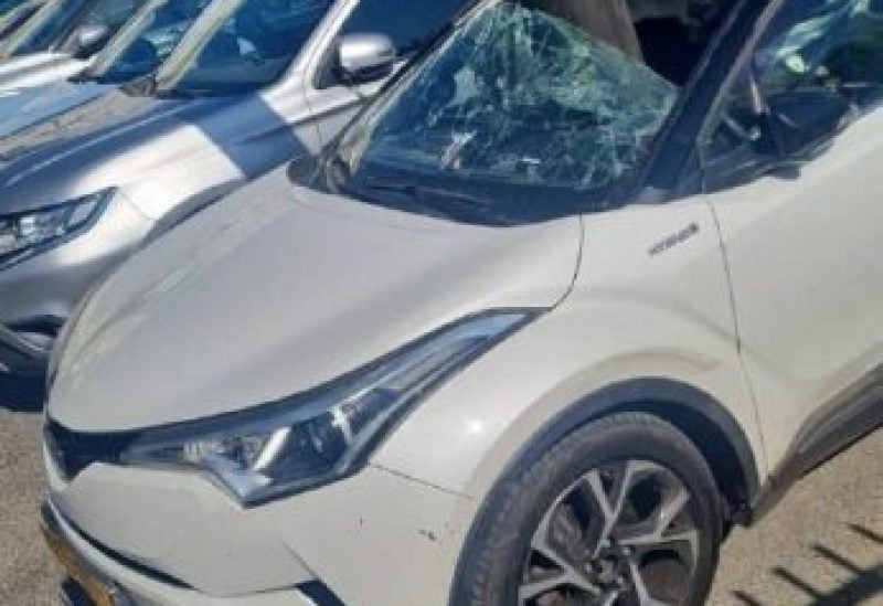 فیديو | سقوط صاروخ بشكل مباشر على سيارة في "رعنانا" شمال تل أبيب