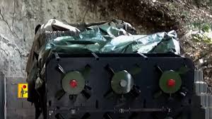 فيديو | مشاهد من عملية استهداف حزب الله قاعدة "تسرفين" جنوب تل أبيب بصواريخ "فاتح 110"