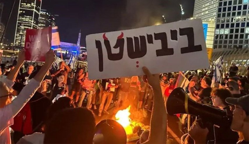 فيديو | هذا ما حدث في شوارع تل أبيب بعد إقالة وزير حرب الاحتلال 