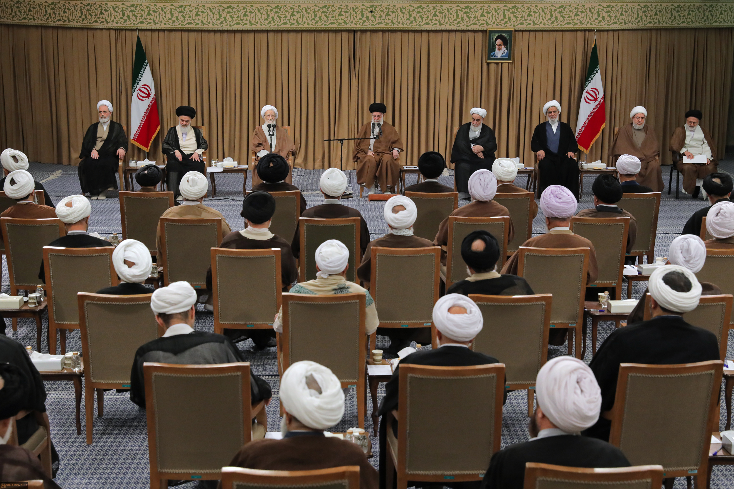 Imam Khamenei meets members of Iran’s Assembly of Experts