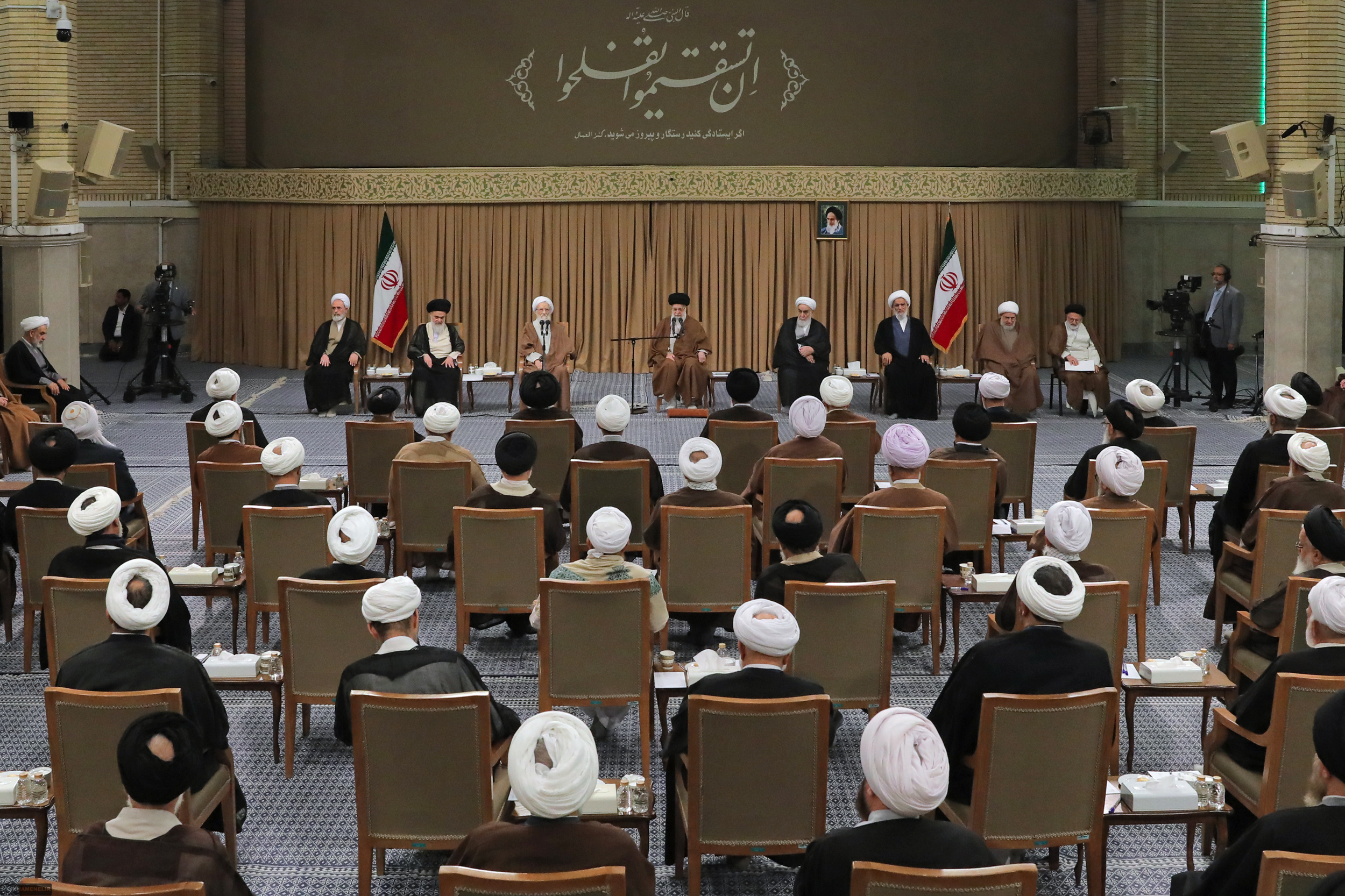 Imam Khamenei: World will see Zionist regime being defeated by mujahideen