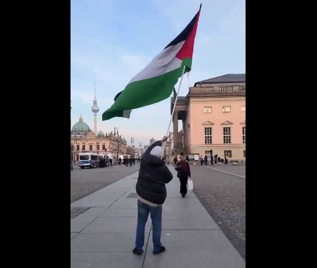 Video: A Palestine supporter paraded Palestinian flag in streets of Berlin, Germany