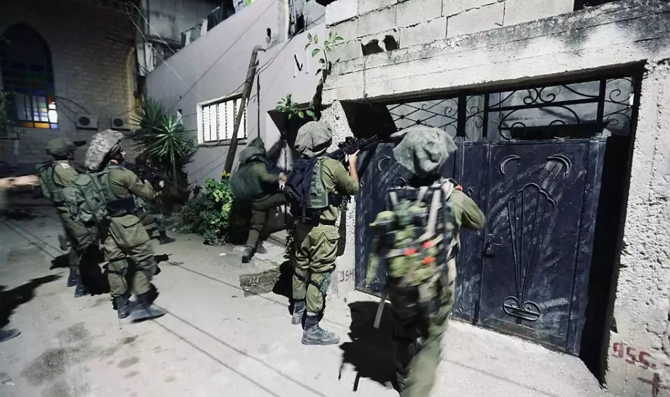 Two Palestinians martyred, four others injured during IOF raid in Nablus