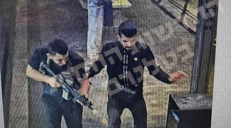 Katil İsrail'in kalbinde siyonistlere karşı silahlı operasyon Kaynak: Katil İsrail'in kalbinde siyonistlere karşı silahlı operasyon 
