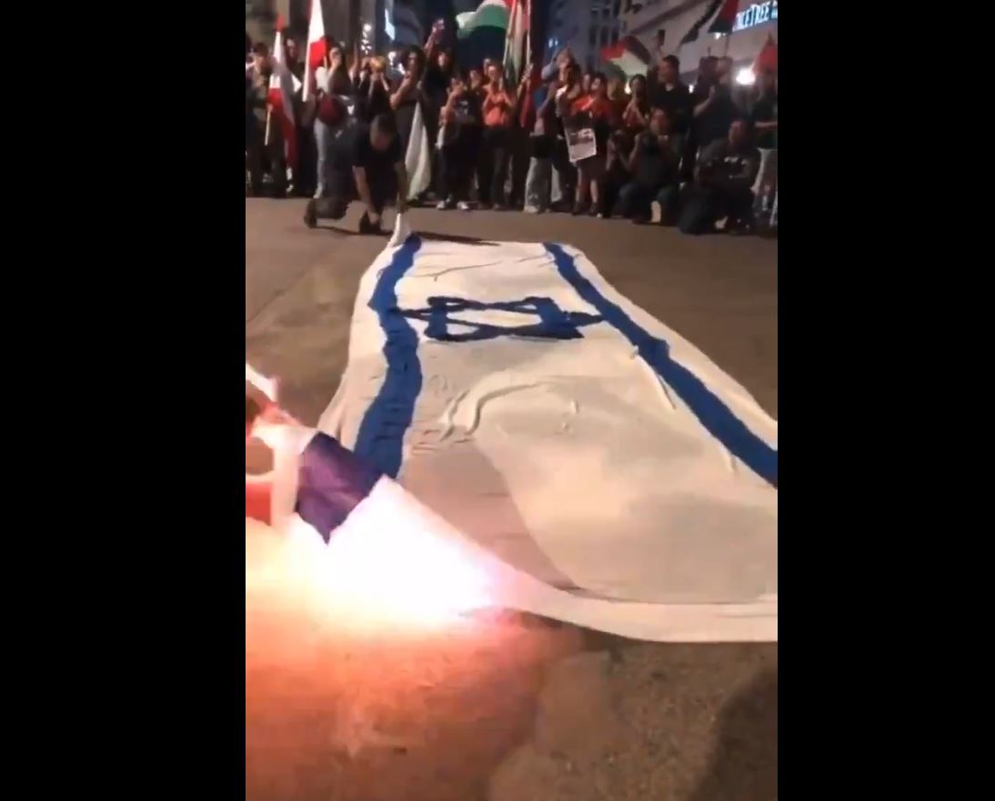 Video: Protesters burned flag of barbaric Zionist regime in a pro-Palestine rally in Mexico