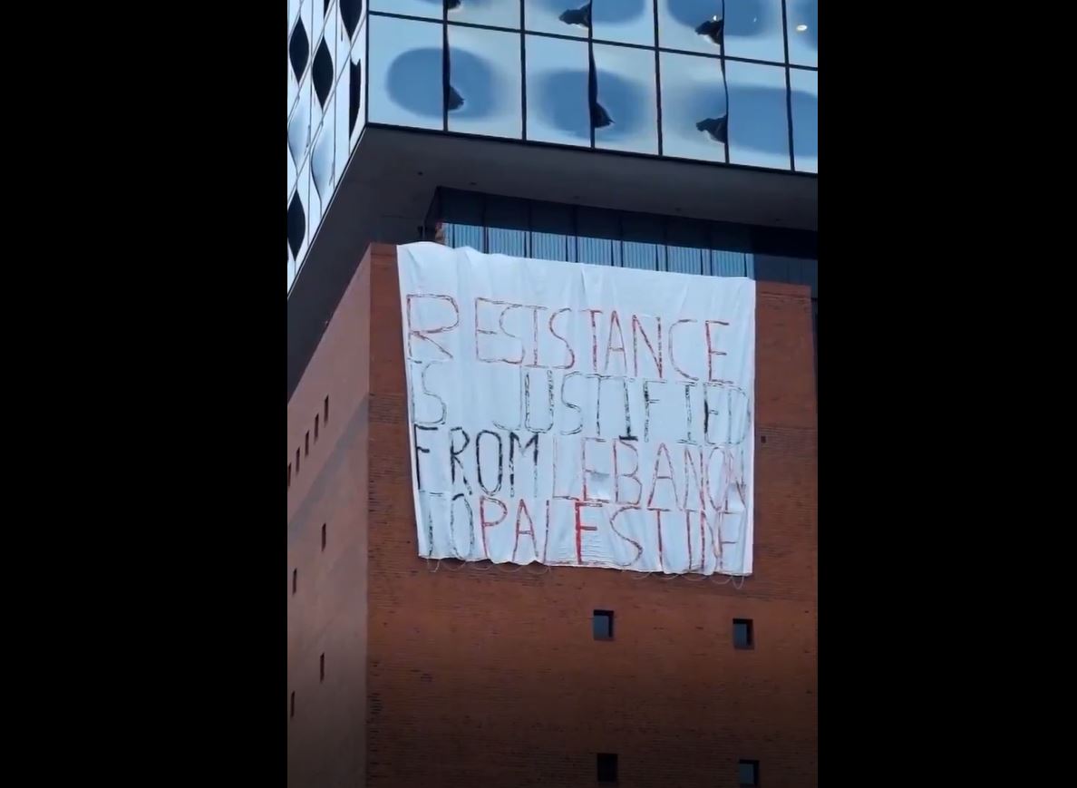 Video: A huge banner in Hamburg "Resistance is justified, from Lebanon to Palestine"