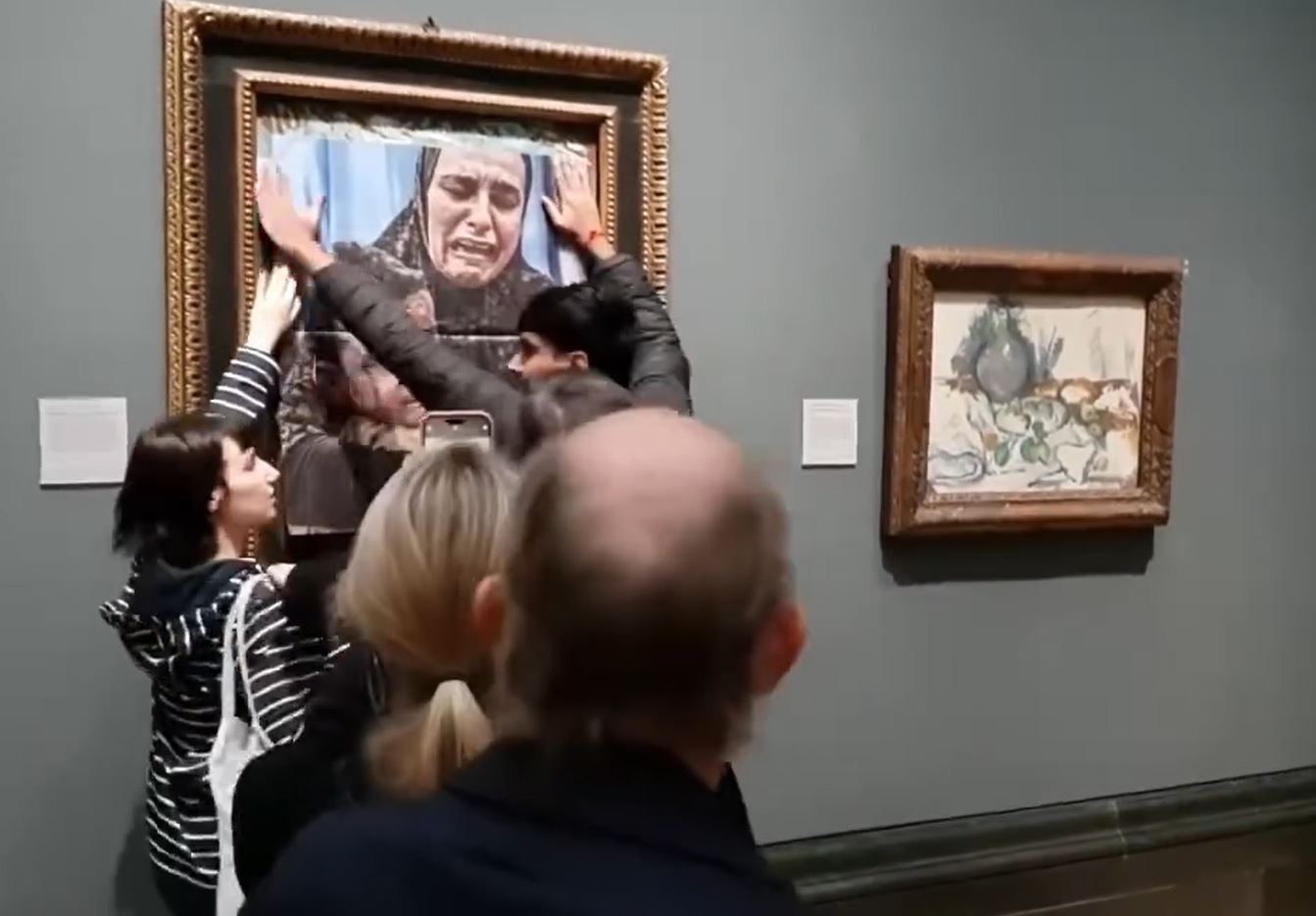 Video: London police arrest two pro-Palestine anti-genocide activists at National Gallery