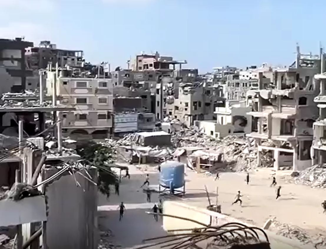 Disturbing footage: Israeli quadcopter dropping a bomb on Palestinian children in Jabalia, northern Gaza
