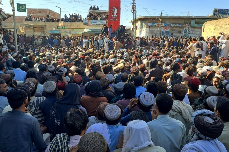 Gunmen kill 21 coal miners in southwestern Pakistan
