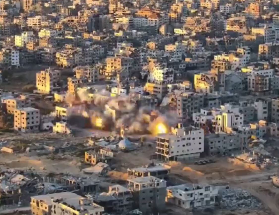 Video: Israeli forces flattened a residential building, on Saleh Deen Road, south Gaza