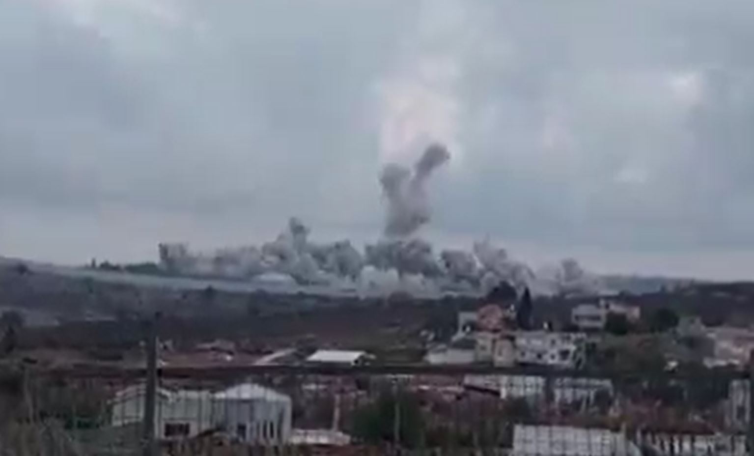 Video: Israeli occupation army destroys a mosque and entire residential block in Dhayra village, Lebanon