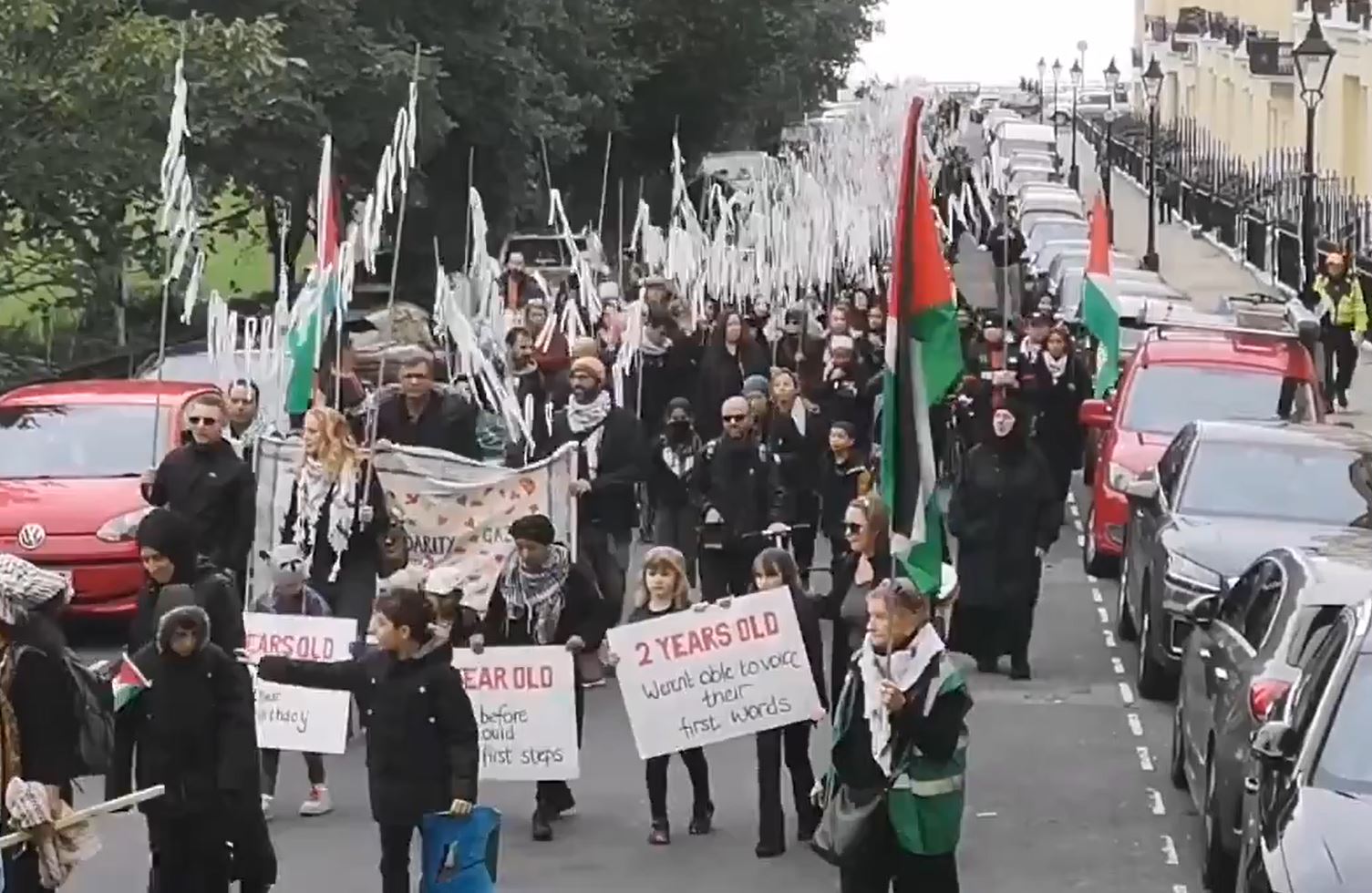 Video: Thousands of protesters are currently marching for Palestine in Brighton, England 