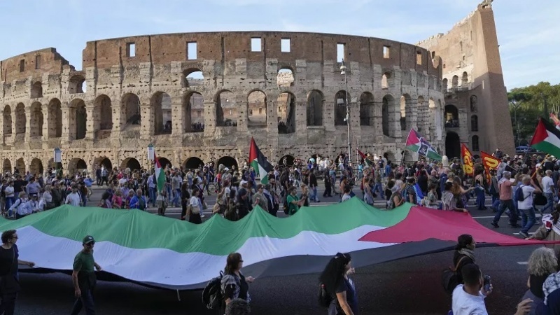  Europeans’ slogan from Stockholm to Berlin: End support for the murderous Israel