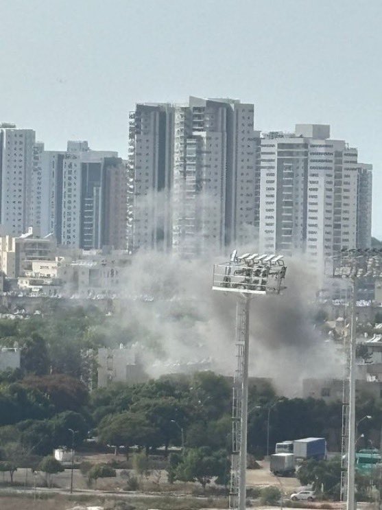 +5 Videos: At least 20 rockets launched from Lebanon towards Haifa and Kiryat 