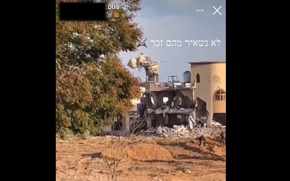 Video: Israeli barbaric forces flattening a mosque minaret in Jabalia, northern Gaza